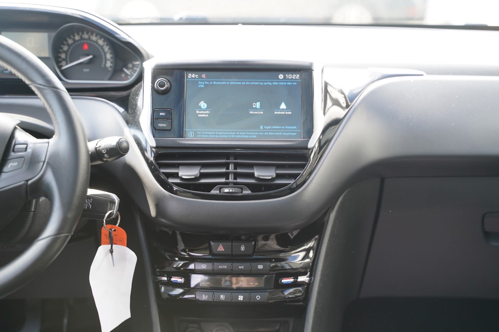 Billede af Peugeot 208 1,5 BlueHDi 100 Signature Sky