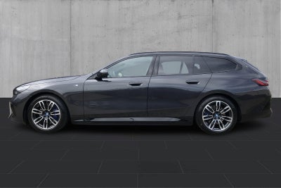 BMW i5 eDrive40 Touring Fully Charged - 1