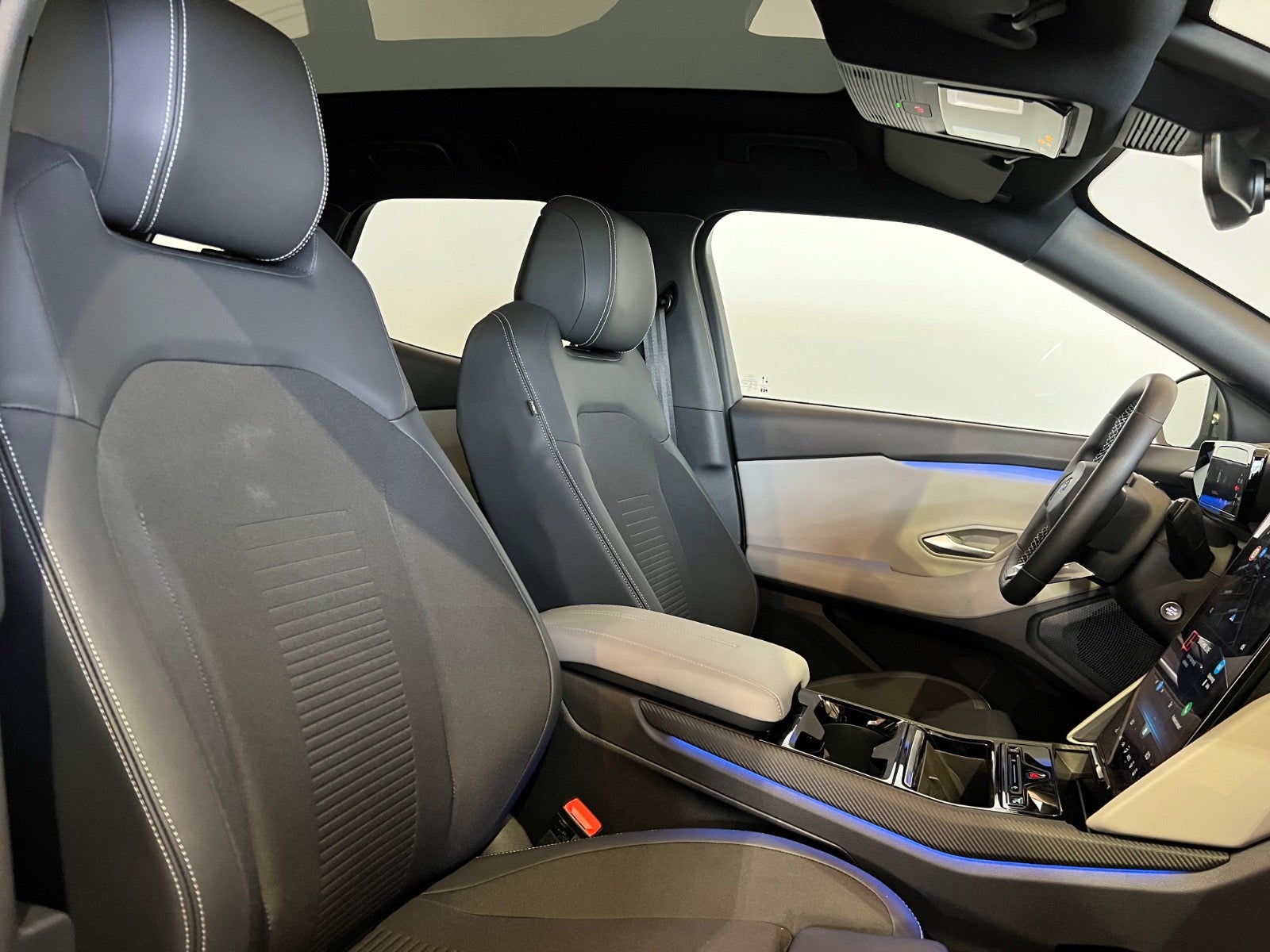 Ford Explorer Premium Extended Range AWD
