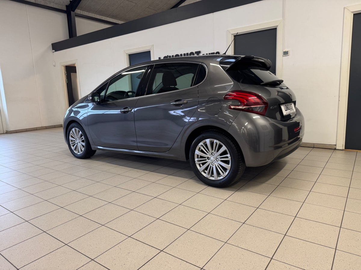 Peugeot 208 PureTech 82 Allure Sky