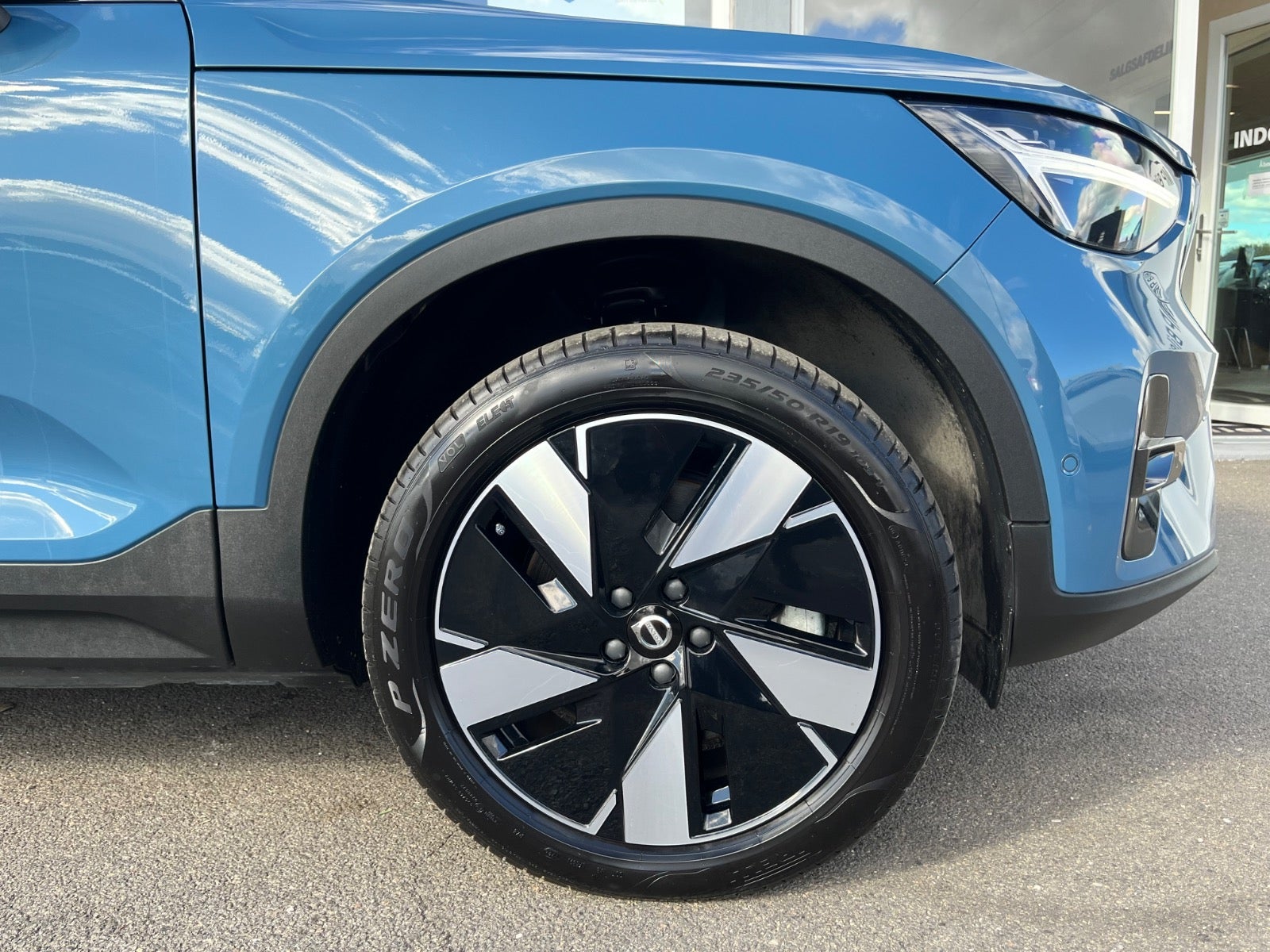 Billede af Volvo EX40  Twin Performance Plus