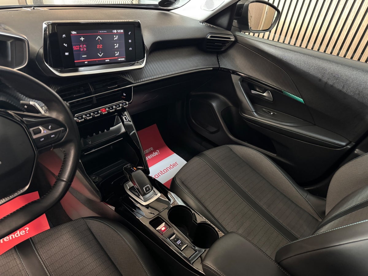 Peugeot 2008 PureTech 130 Selection Tech EAT8