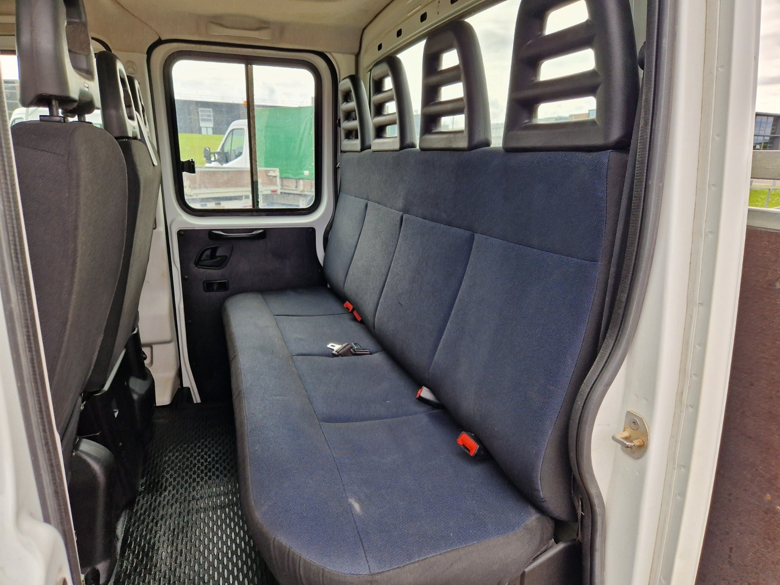 Billede af Iveco Daily 2,3 35S14 Mandskabsvogn m/lad