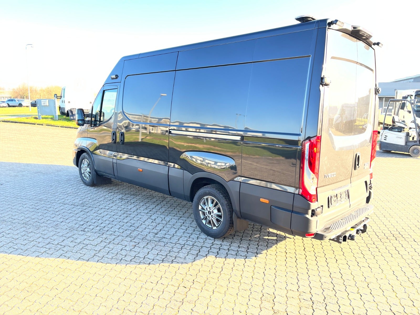 Billede af Iveco Daily 3,0 35S18 12m³ Van AG8