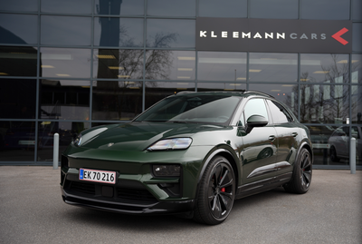 Porsche Macan Turbo   5d