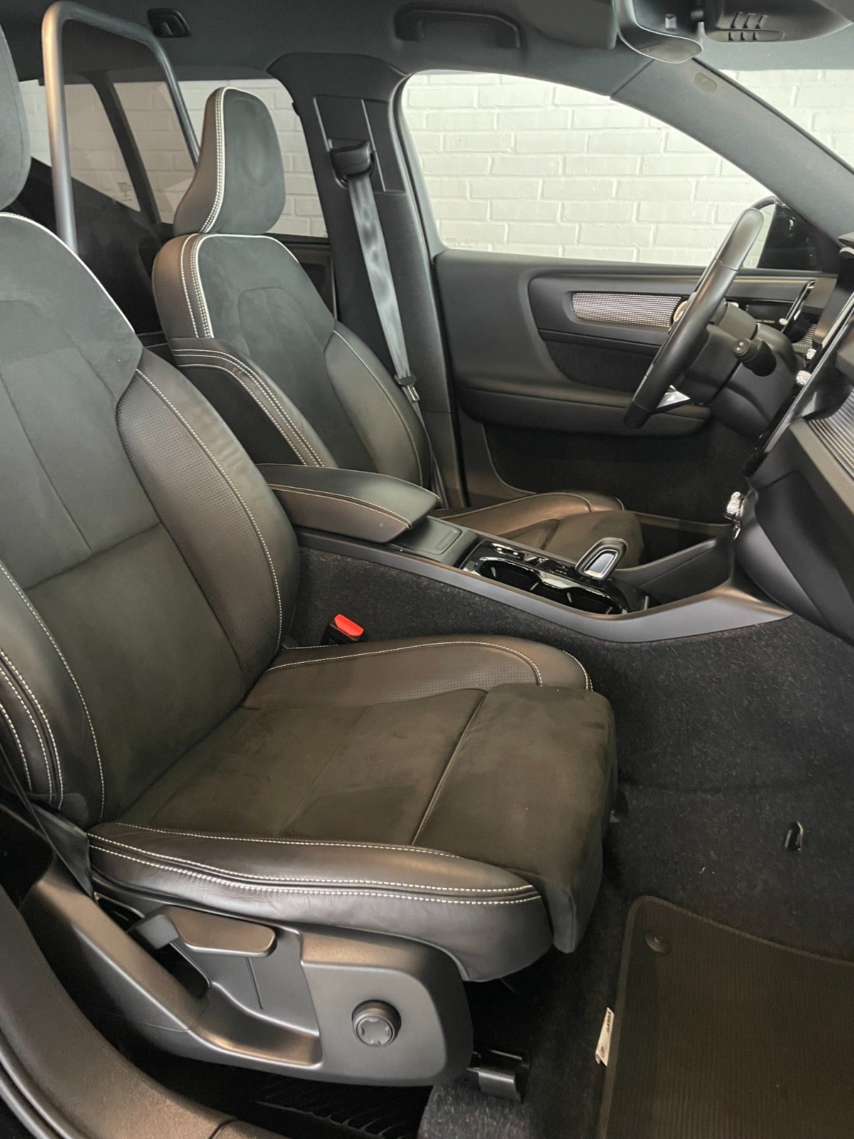 Billede af Volvo XC40 2,0 T4 190 R-Design aut. Van