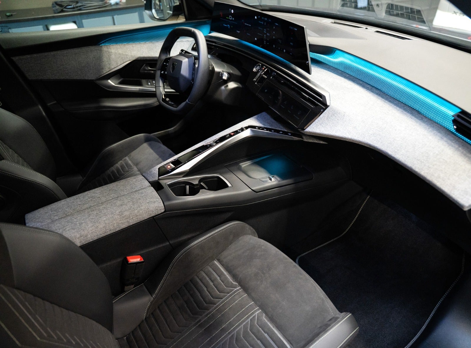 Billede af Peugeot e-3008 77 GT Pack