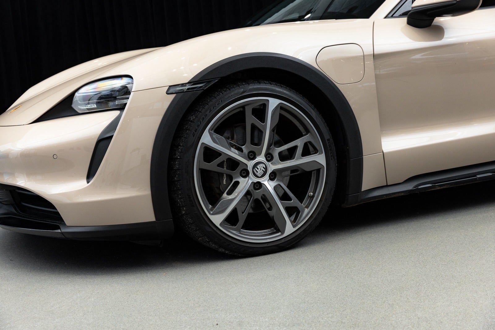 Gallery image 4 of 19