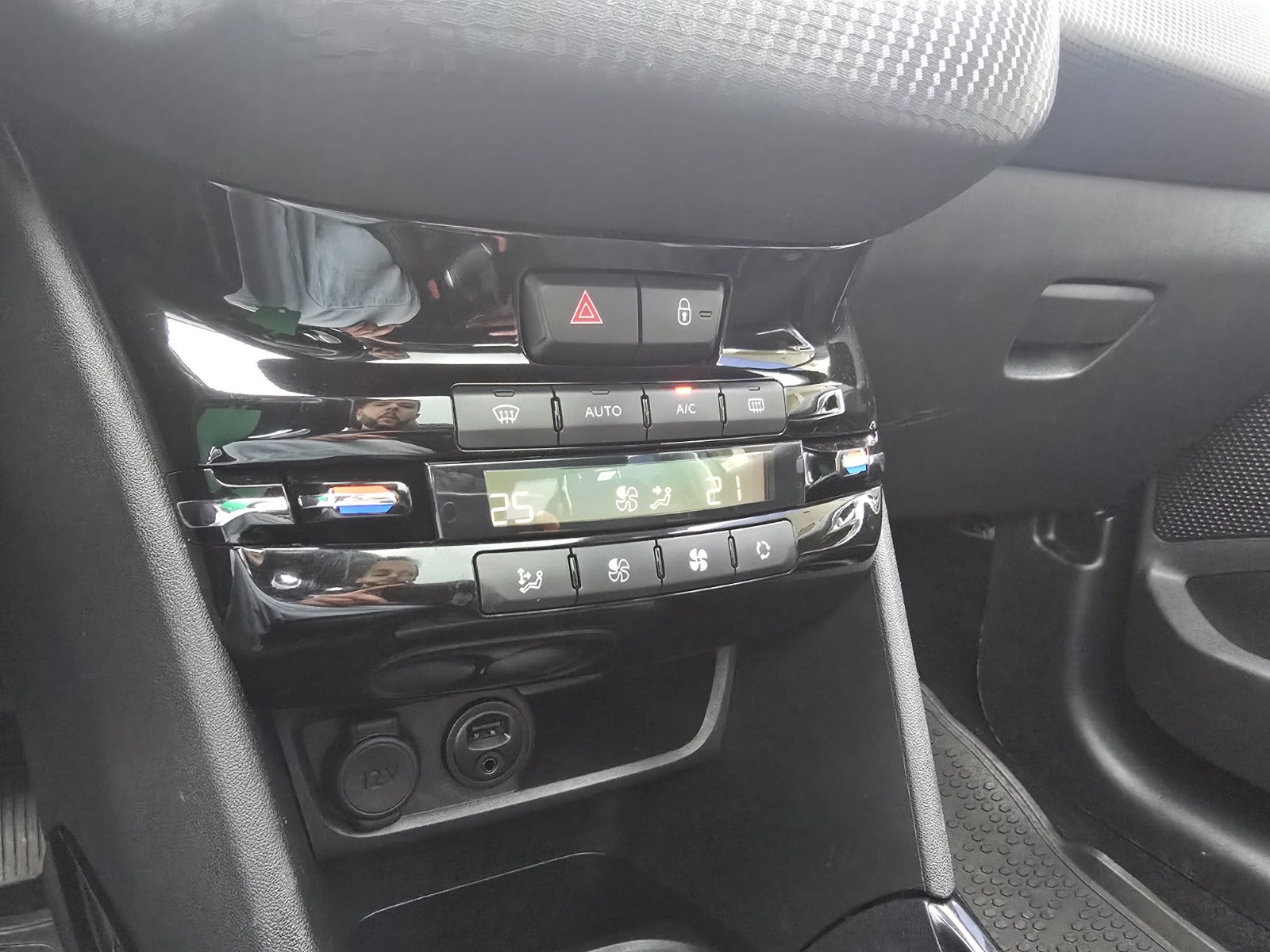 Billede af Peugeot 2008 1,2 e-THP 110 Allure Sky