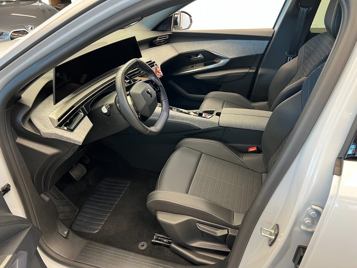 Billede af Peugeot e-3008 77 Allure