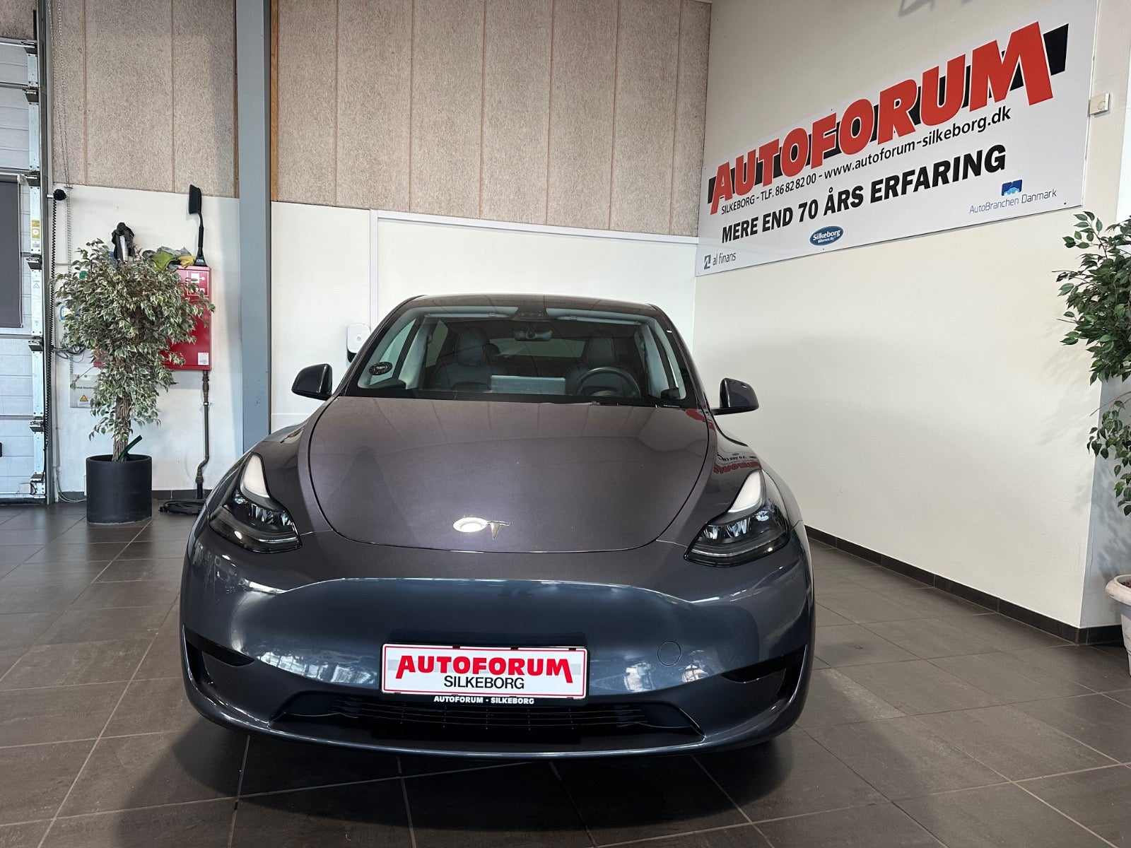 Tesla Model Y, Billede 2