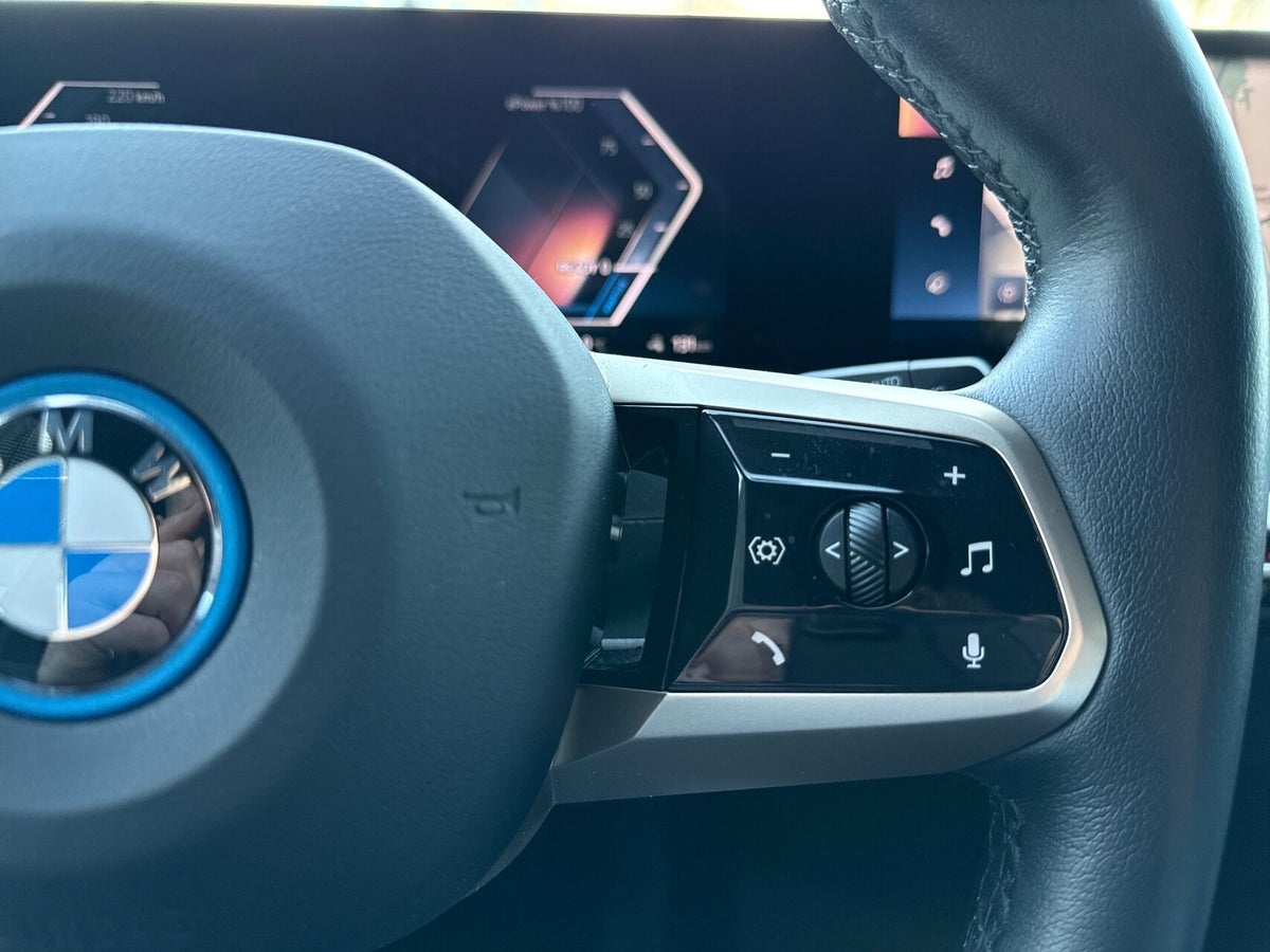 BMW iX xDrive40 Fully Charged M-Sport billede 19