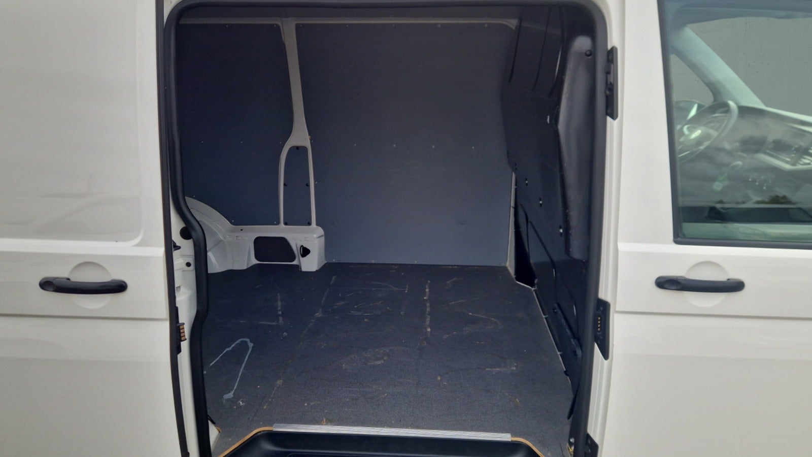 Billede af VW Transporter 2,0 TDi 150 Kassevogn DSG lang