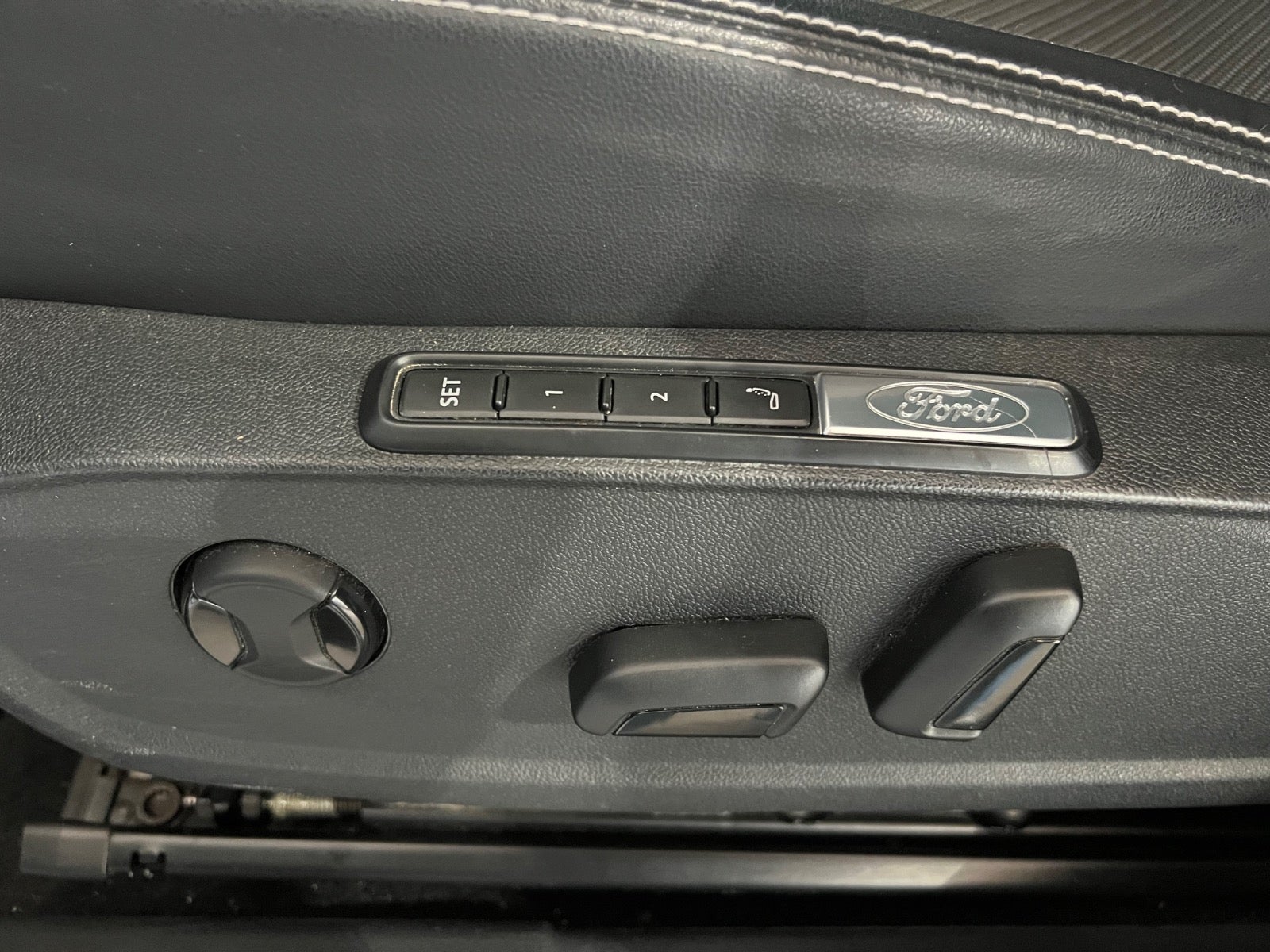 Ford Explorer Select Extended Range
