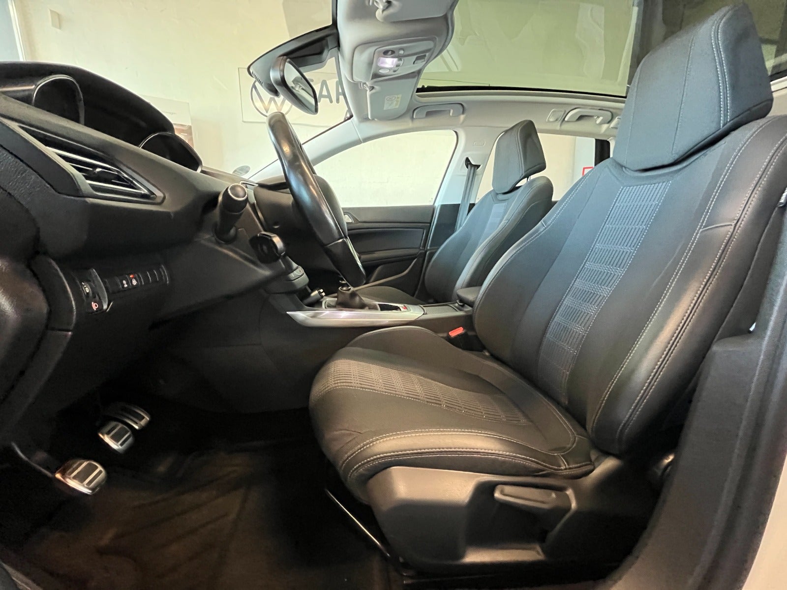 Billede af Peugeot 308 1,6 BlueHDi 120 Allure Sky SW
