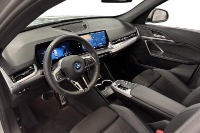 BMW iX1 eDrive20 M-Sport - 4