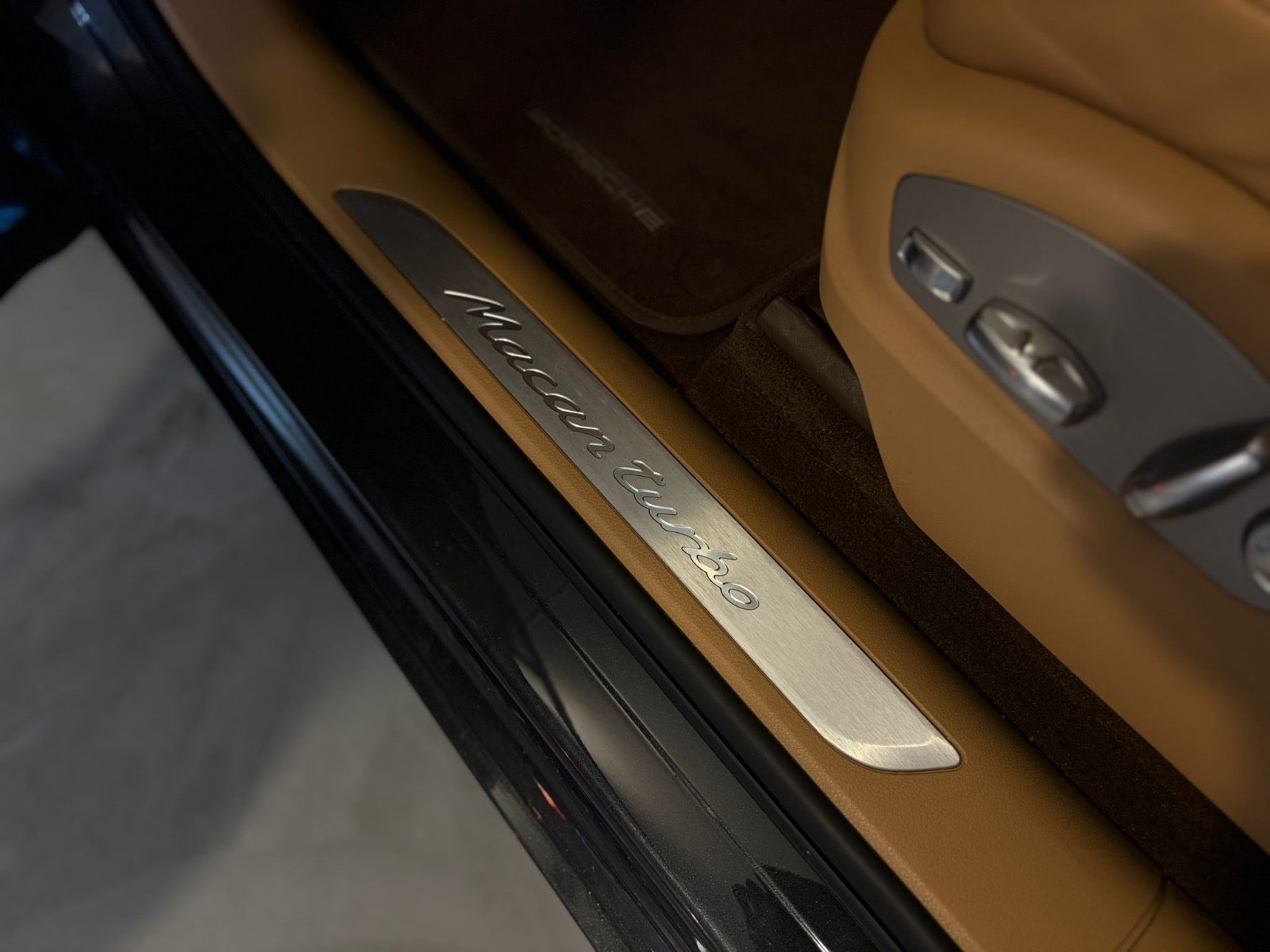 Porsche – Macan Turbo