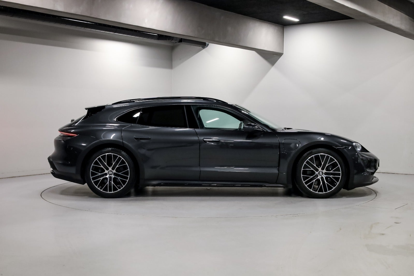 Porsche Taycan 4 Performance+ Cross Turismo