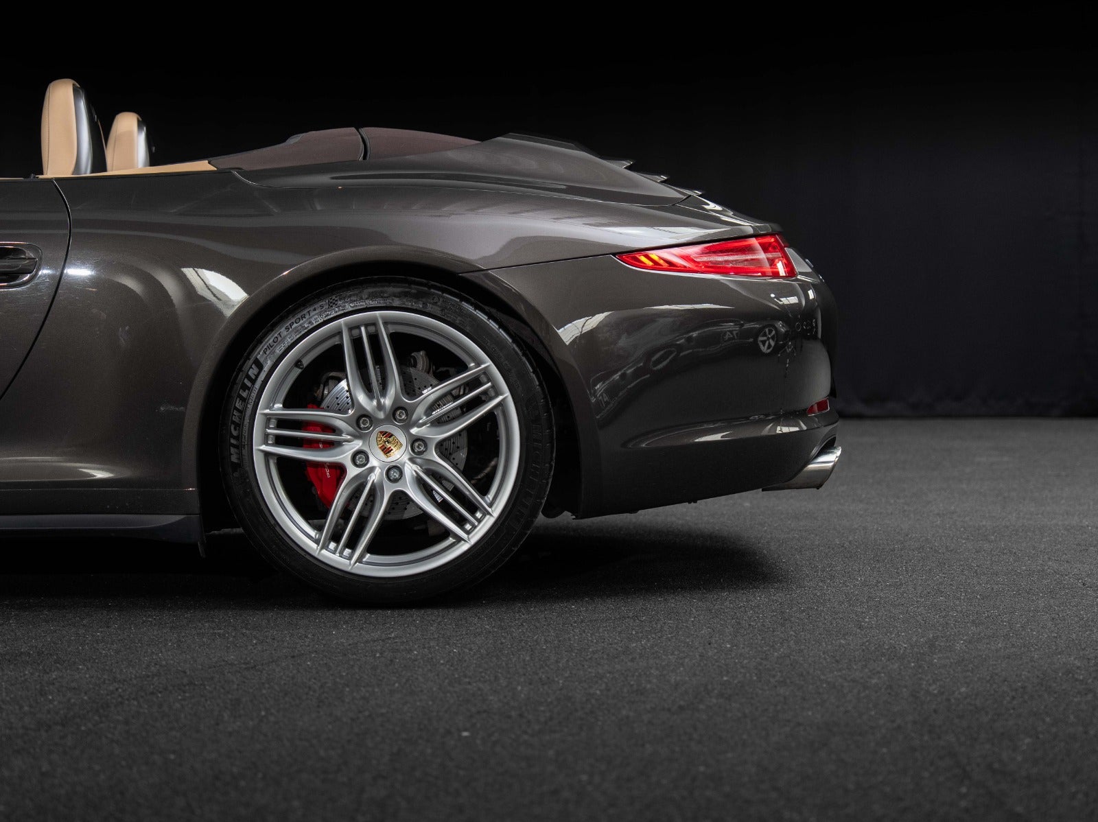 Gallery image 6 of 19