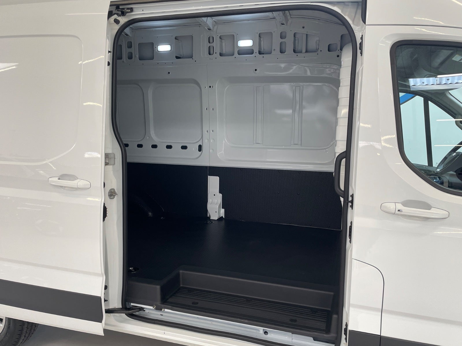 Billede af Maxus e-Deliver 9 88 L3H3 Kassevogn