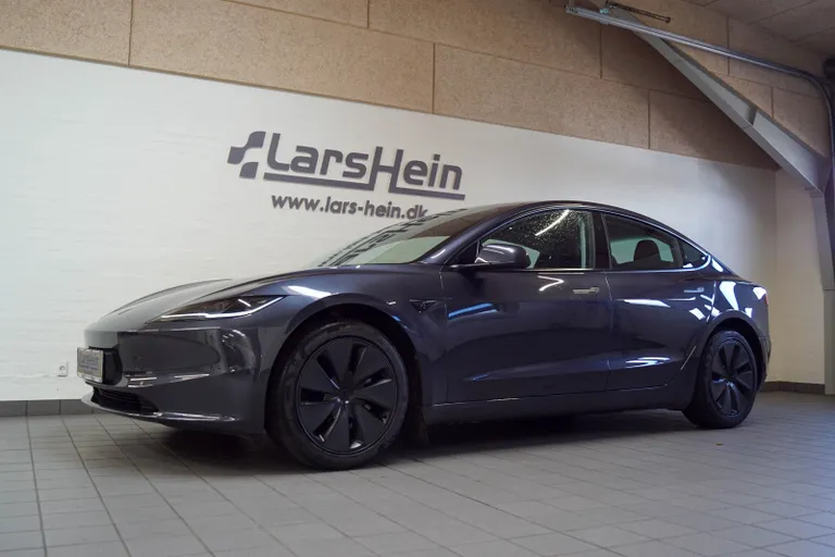 Tesla Model 3 RWD