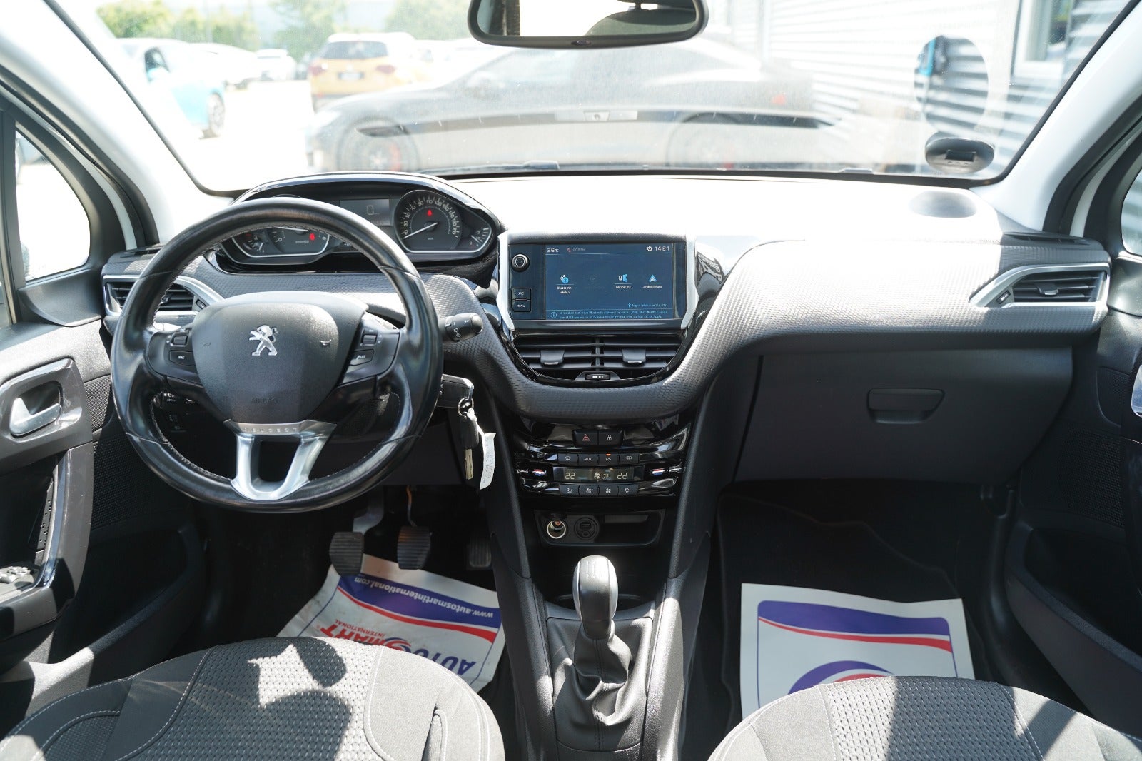 Billede af Peugeot 208 1,6 BlueHDi 100 Allure Sky