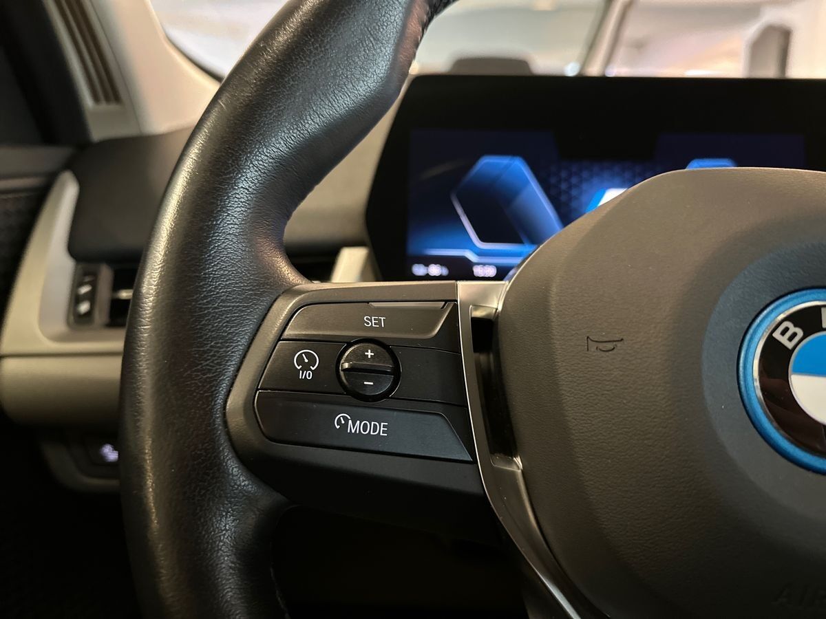 BMW iX1 xDrive30 billede 13