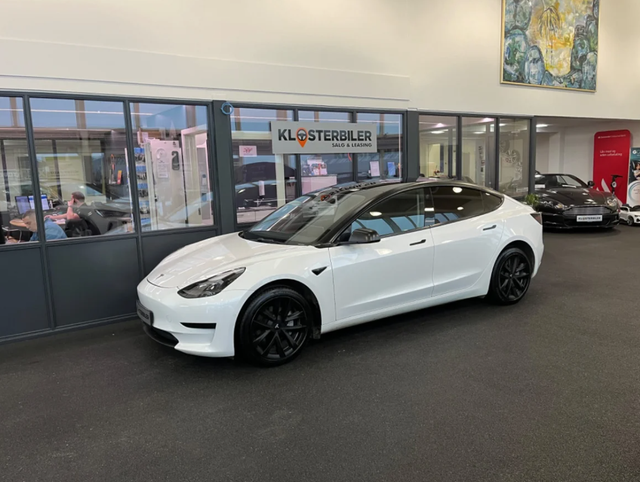 Tesla Model 3 RWD
