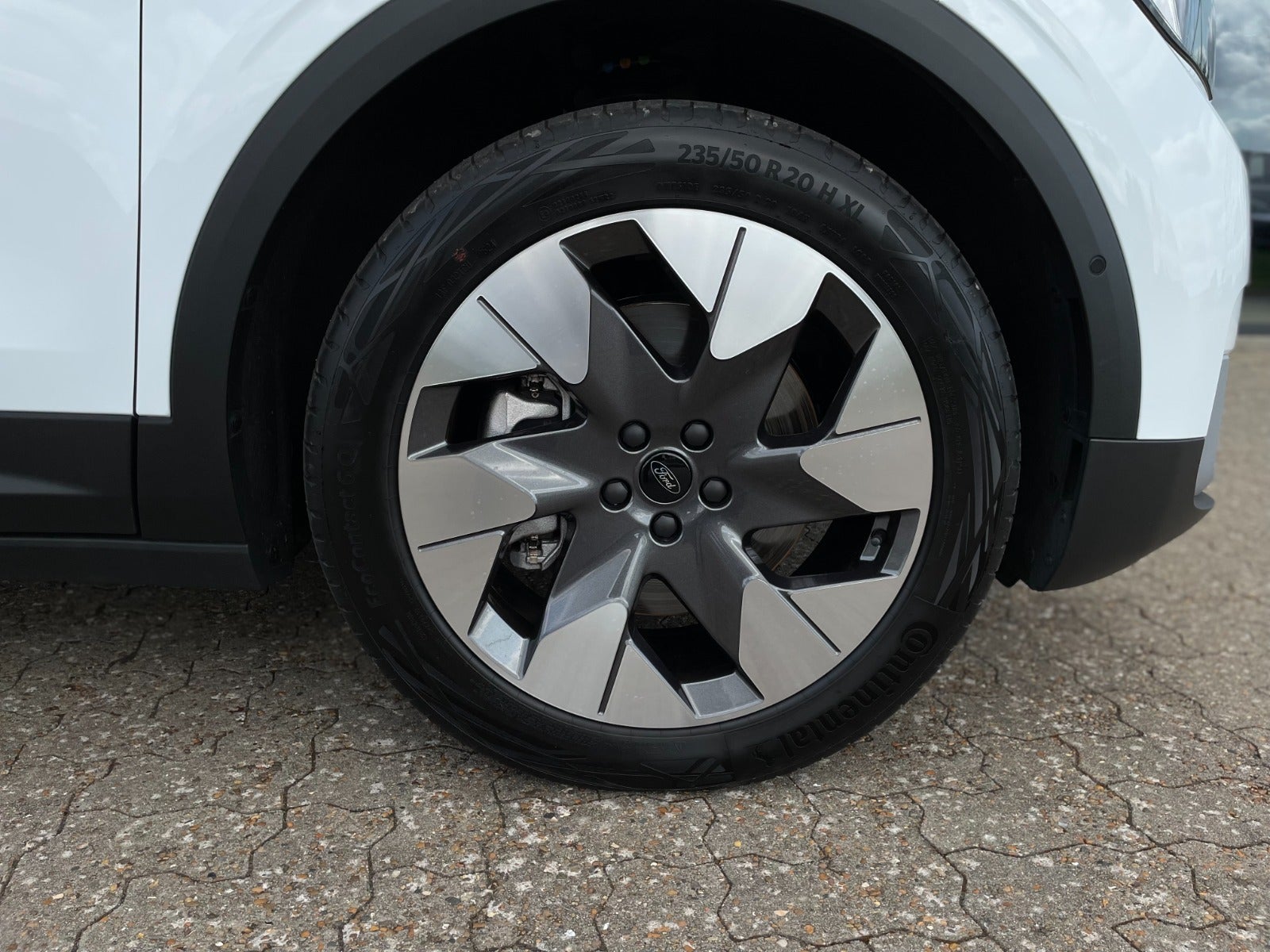 Ford Explorer Premium Extended Range AWD