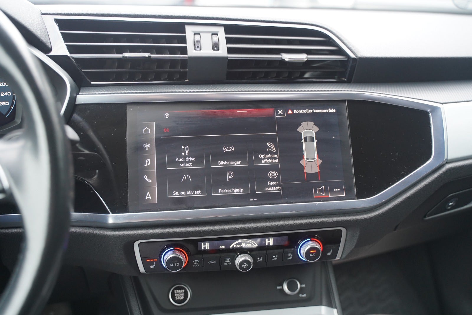 Billede af Audi Q3 45 TFSi e Attitude plus S-tr.