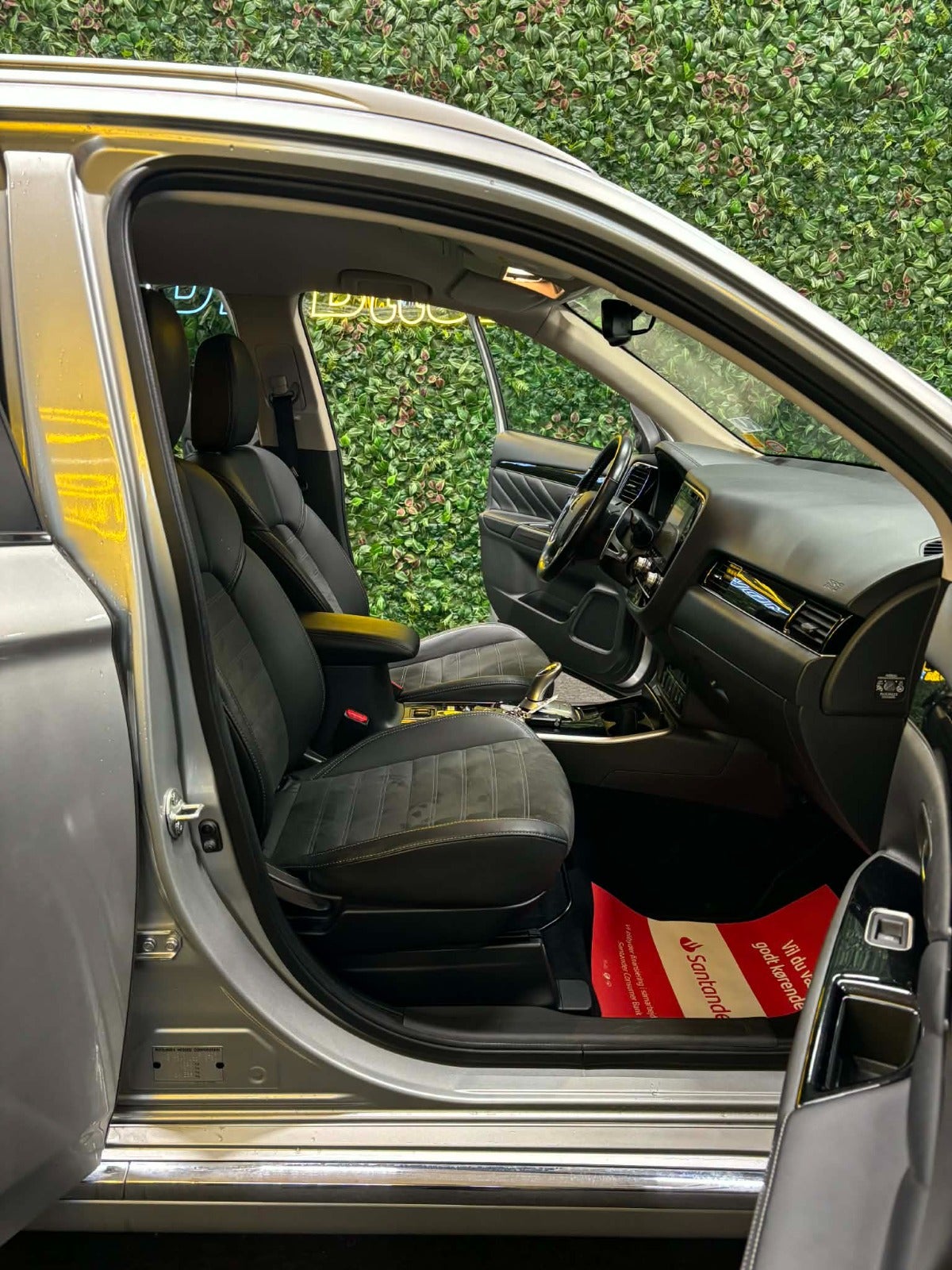 Billede af Mitsubishi Outlander 2,4 PHEV Inform CVT 4WD