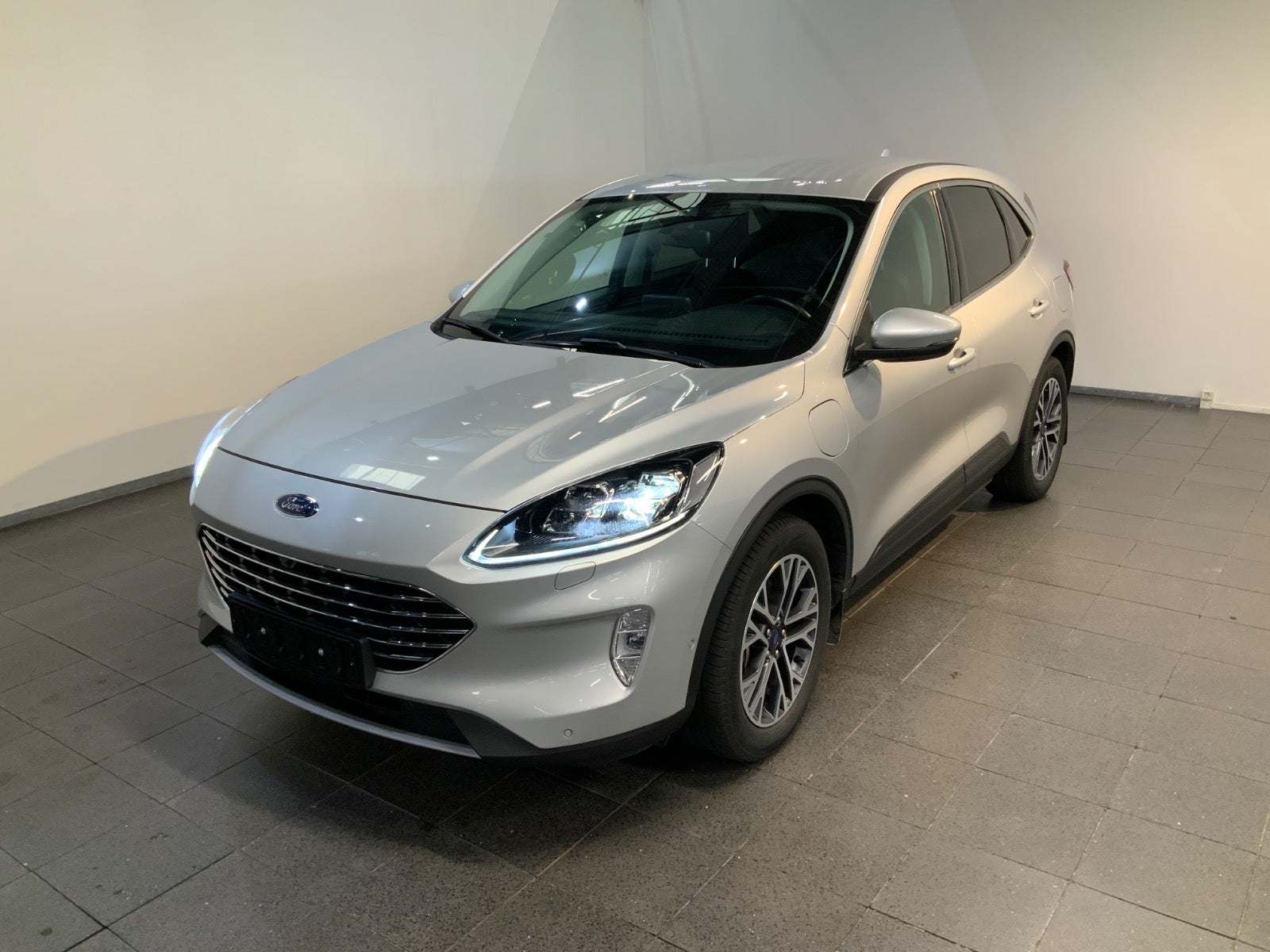 Ford Kuga (1/8)