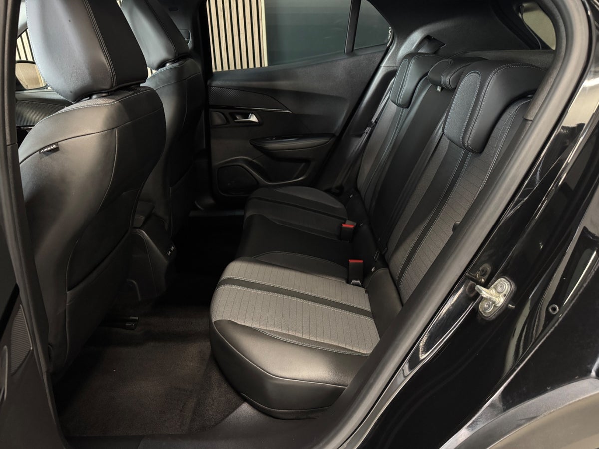 Peugeot 2008 PureTech 130 Selection Tech EAT8