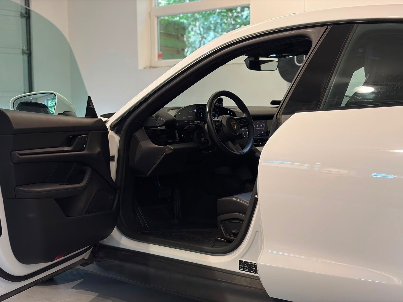 Porsche – Taycan