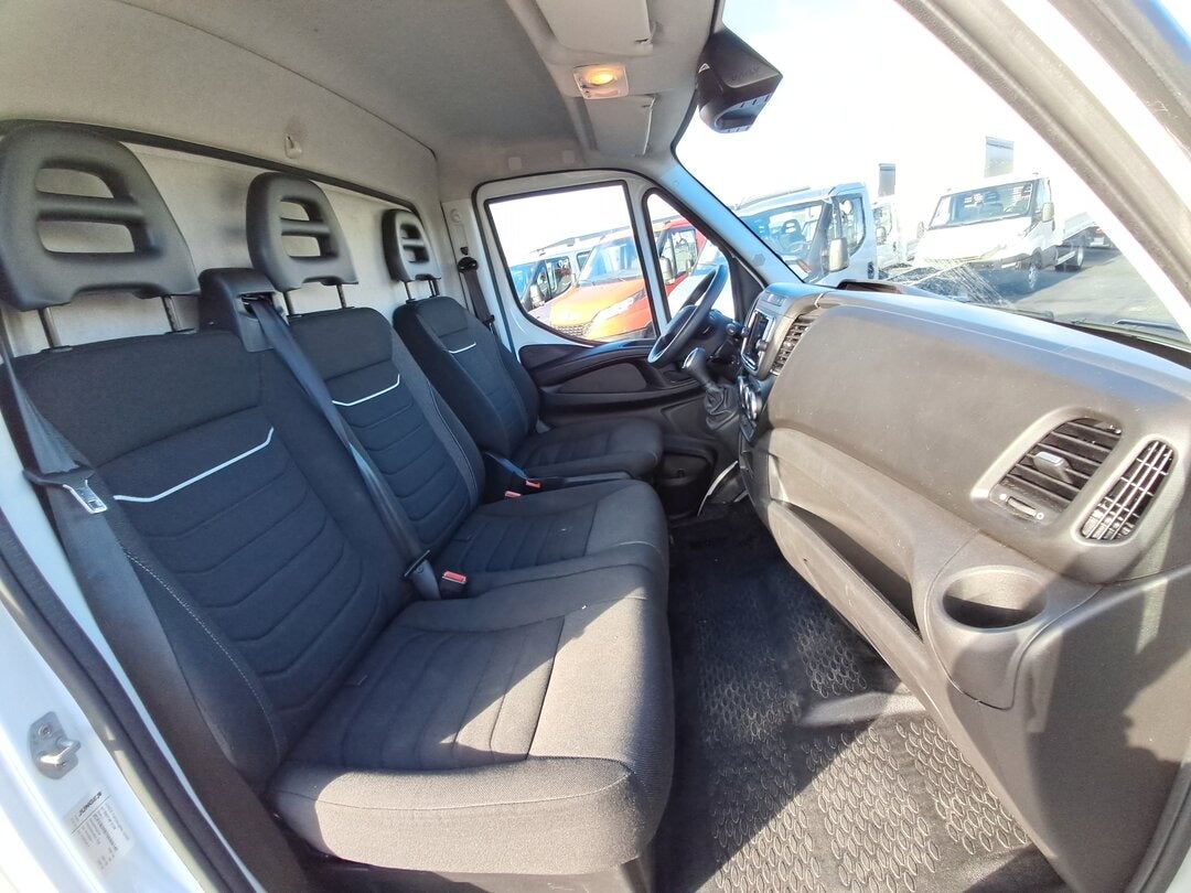 Billede af Iveco Daily 2,3 35S16 4100mm Box m/lift AG8