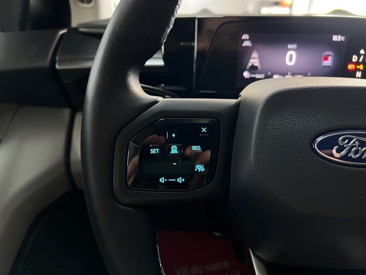 Ford Explorer Select Extended Range AWD