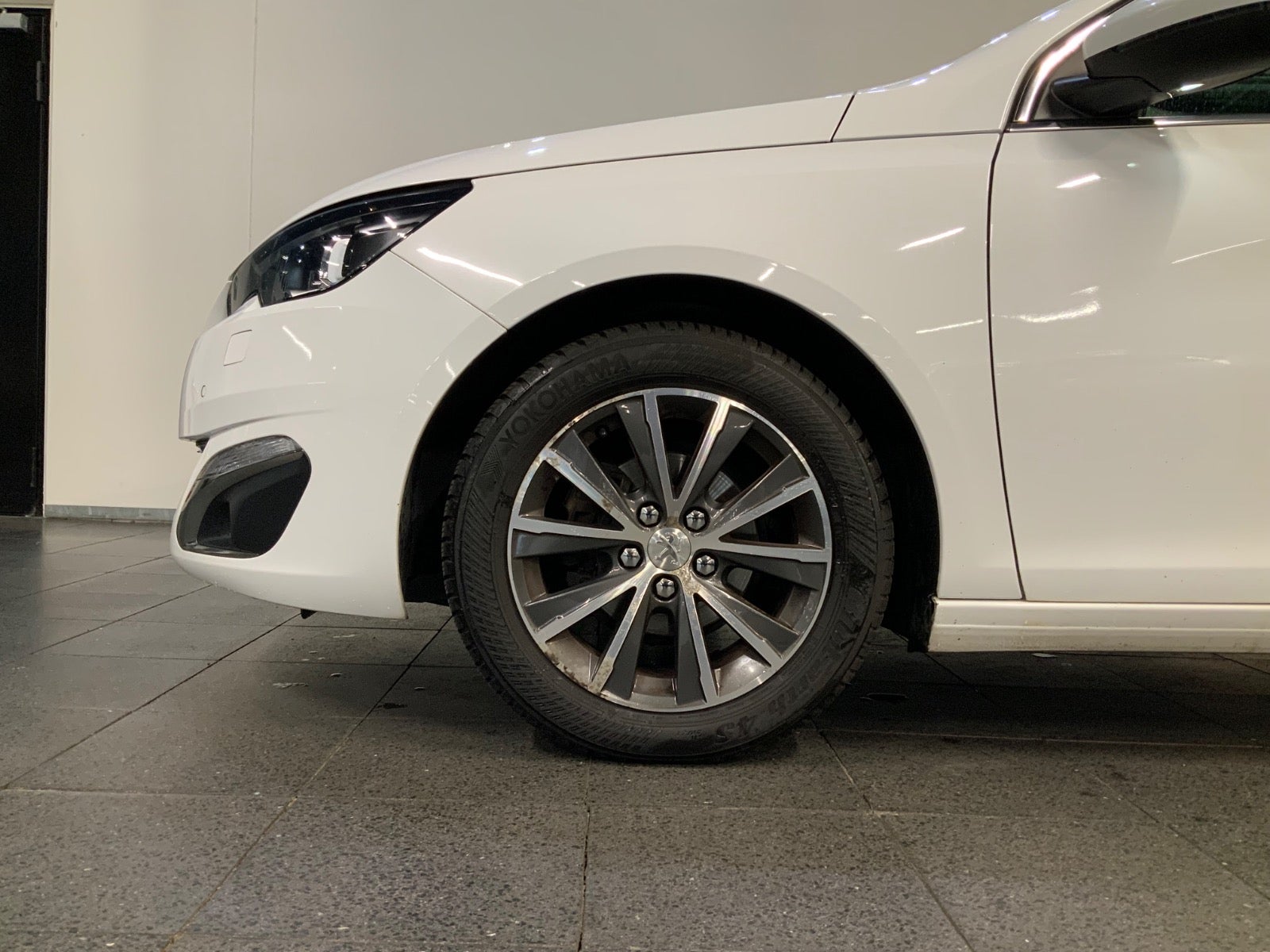 Peugeot 308 (3/8)