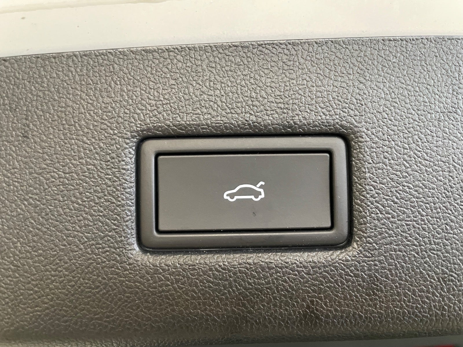 Ford Explorer Premium Extended Range