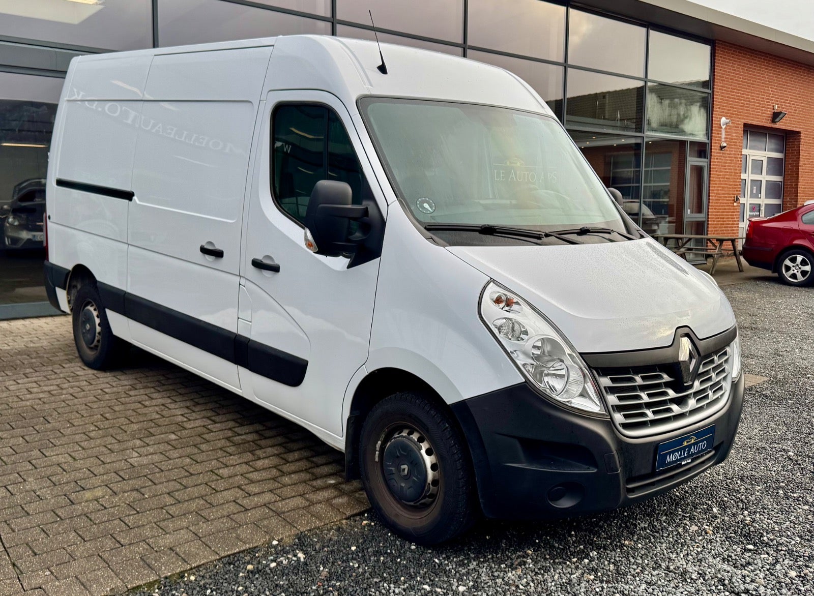 Renault Master III T33 2,3 dCi 130 L2H2 Kassevogn