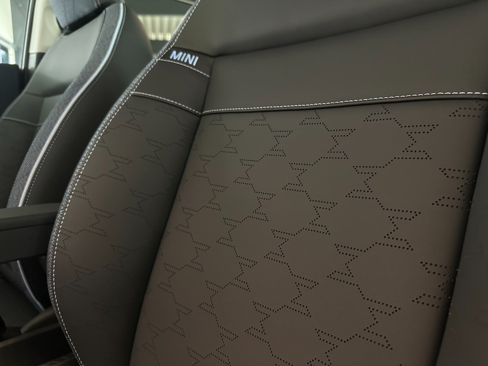 MINI Cooper E Classic Trim L 3d - 16