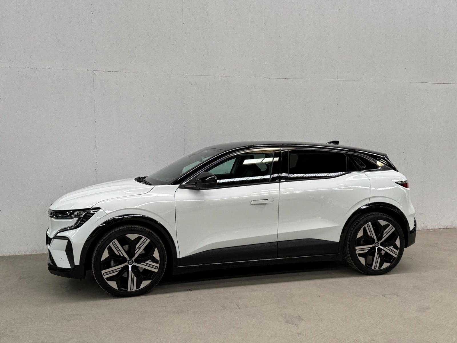 Renault Megane E-Tech Iconic A