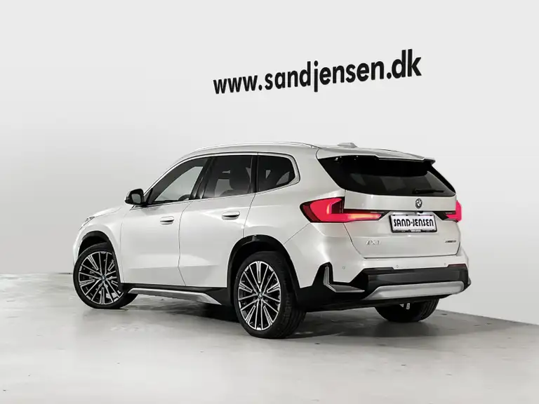 BMW iX1 xDrive30 X-Line