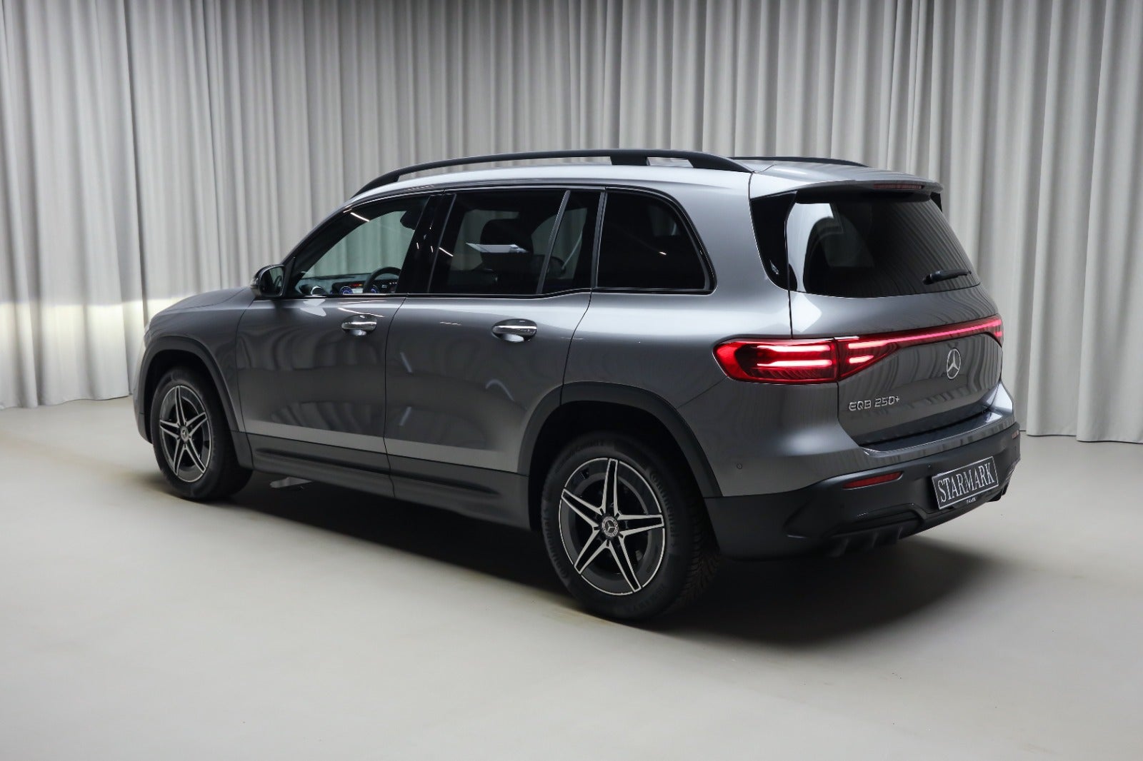 Mercedes-Benz EQB 250+ (3/8)