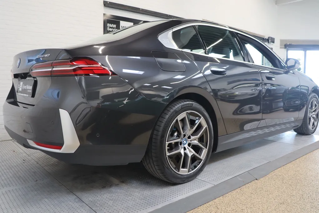 BMW i5 eDrive40 Sport Line