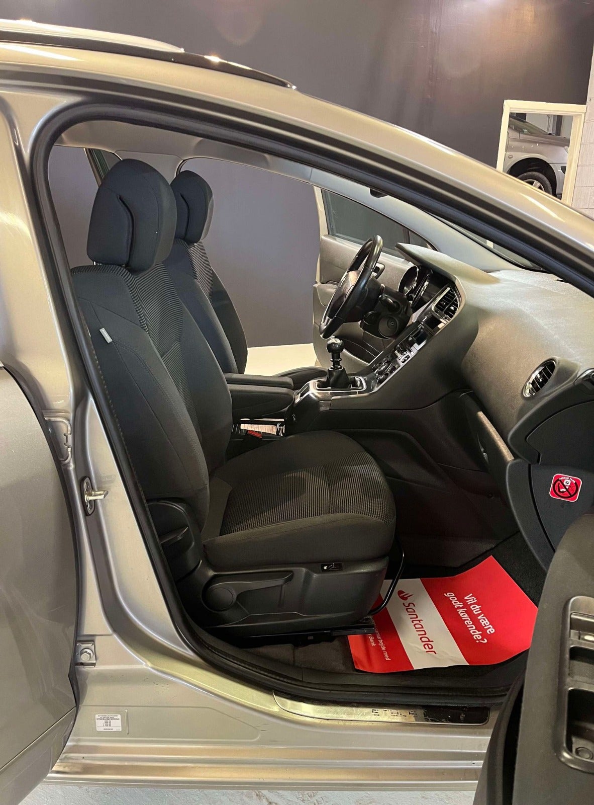 Billede af Peugeot 5008 1,6 BlueHDi 120 Allure 7prs
