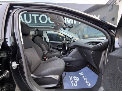 Peugeot 208 PureTech 82 Signature Sky Van