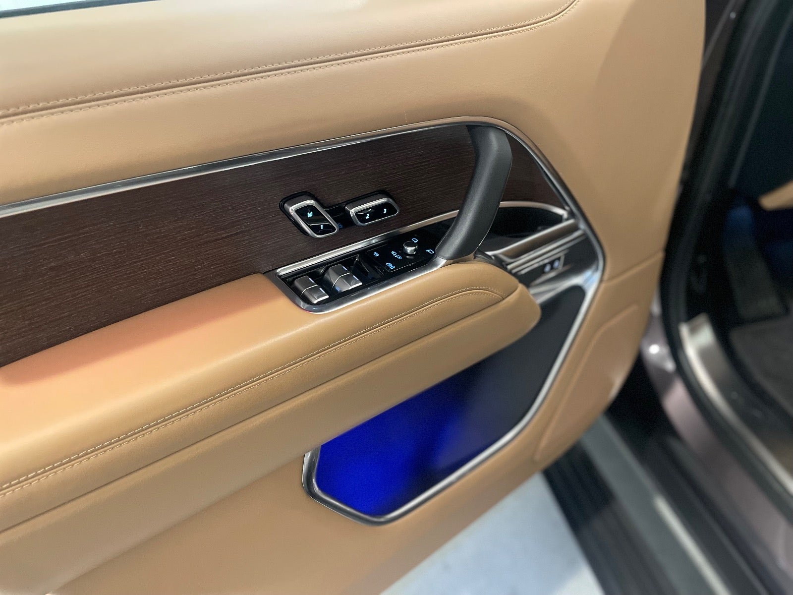 Land Rover – Range Rover