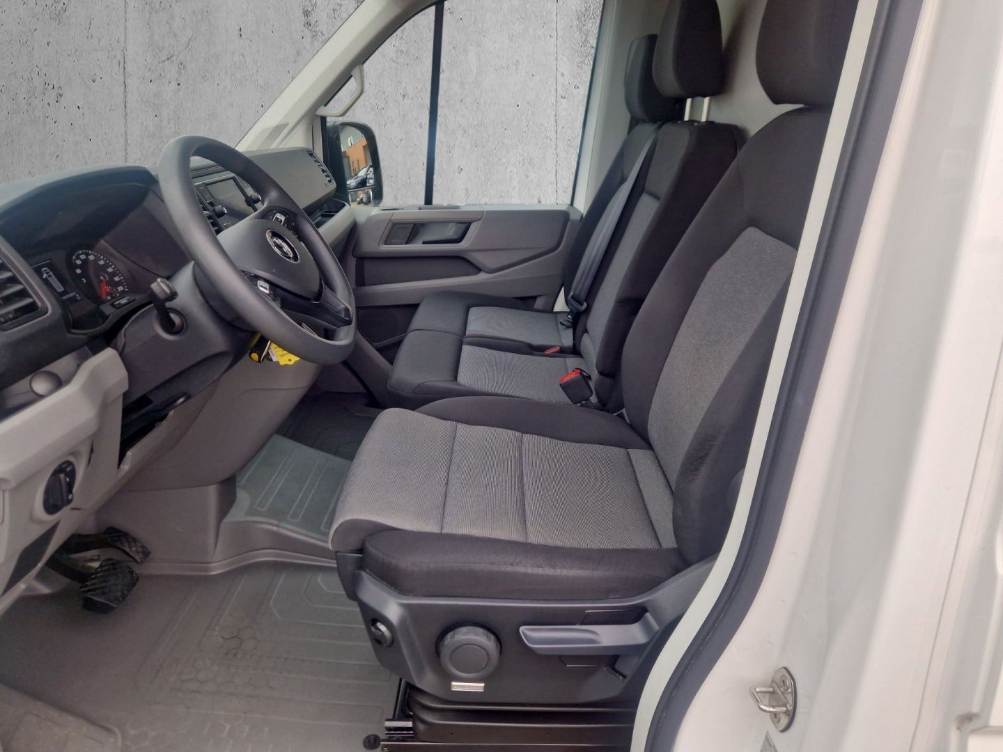 Billede af VW Crafter 35 2,0 TDi 177 Kassevogn L3H2 aut.