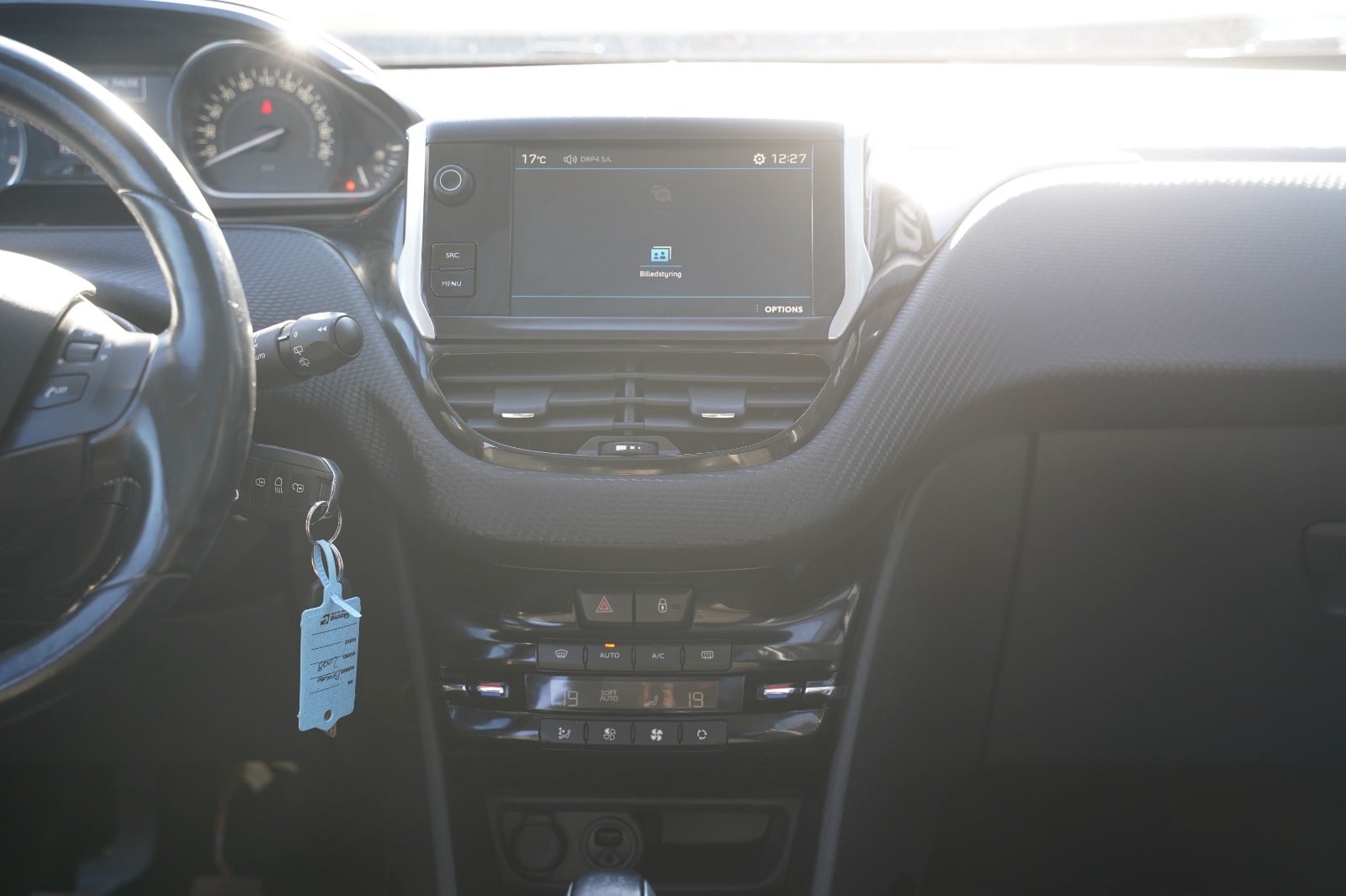 Billede af Peugeot 2008 1,6 BlueHDi 100 Allure Sky