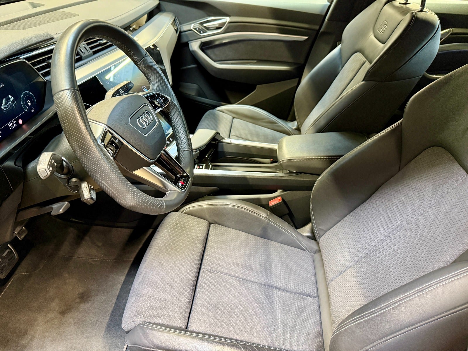 Billede af Audi Q8 e-tron 50 S-line quattro